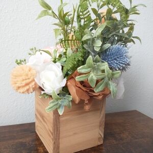 🩷Rosey Pink Floral Arrangement In Wooden Box🤍